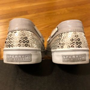 Adorable Women’s silver sequin Sperrys!! 7.5